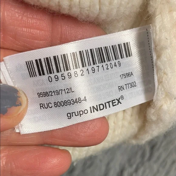 Zara Cream Cable-Knit Sleeveless Turtleneck Sweater with side slits - Picture 7 of 8